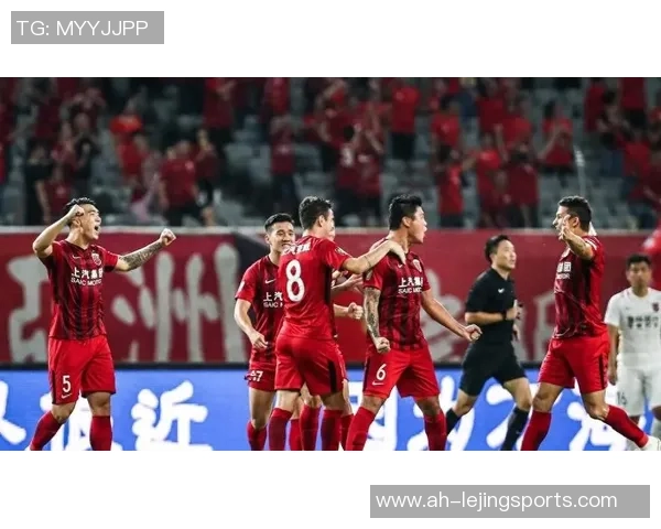 11月3日恒大与上港激战正酣比赛结果揭晓引发球迷热议